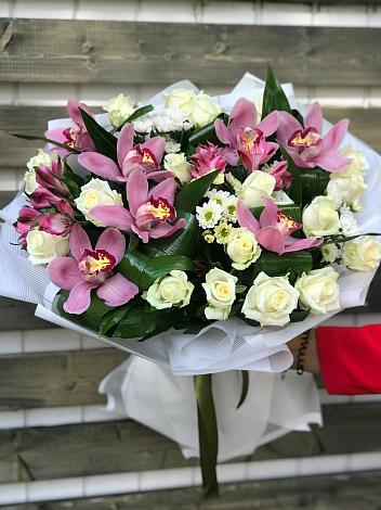 Букет цветов из: Розы и Хризантемы в Нижней Туре