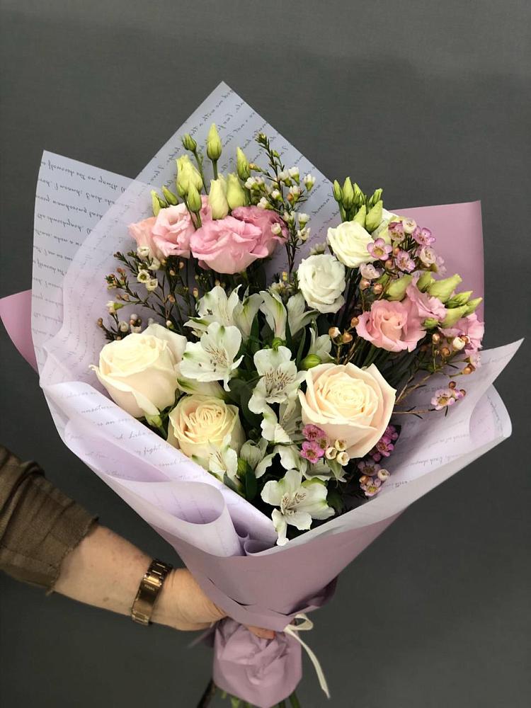 Букет цветов из: Альстромерии, Розы и Лизиантусы в Нижней Туре