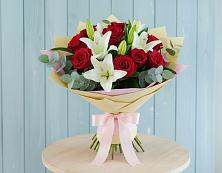 Букет цветов из:  Лилии и Розы в Нижней Туре