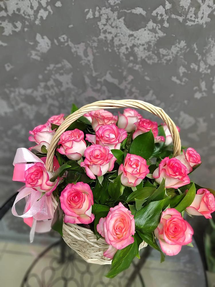 Цветочная композиция из Розы в корзине в Нижней Туре