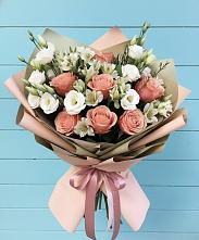 Букет цветов из:  Розы, Альстромерии и Лизиантусы в Нижней Туре