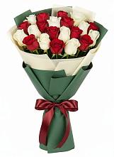 Букет Микс из красных и белых роз в Нижней Туре