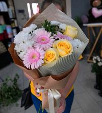 Букет цветов из:  Герберы, Розы и Хризантемы в Нижней Туре