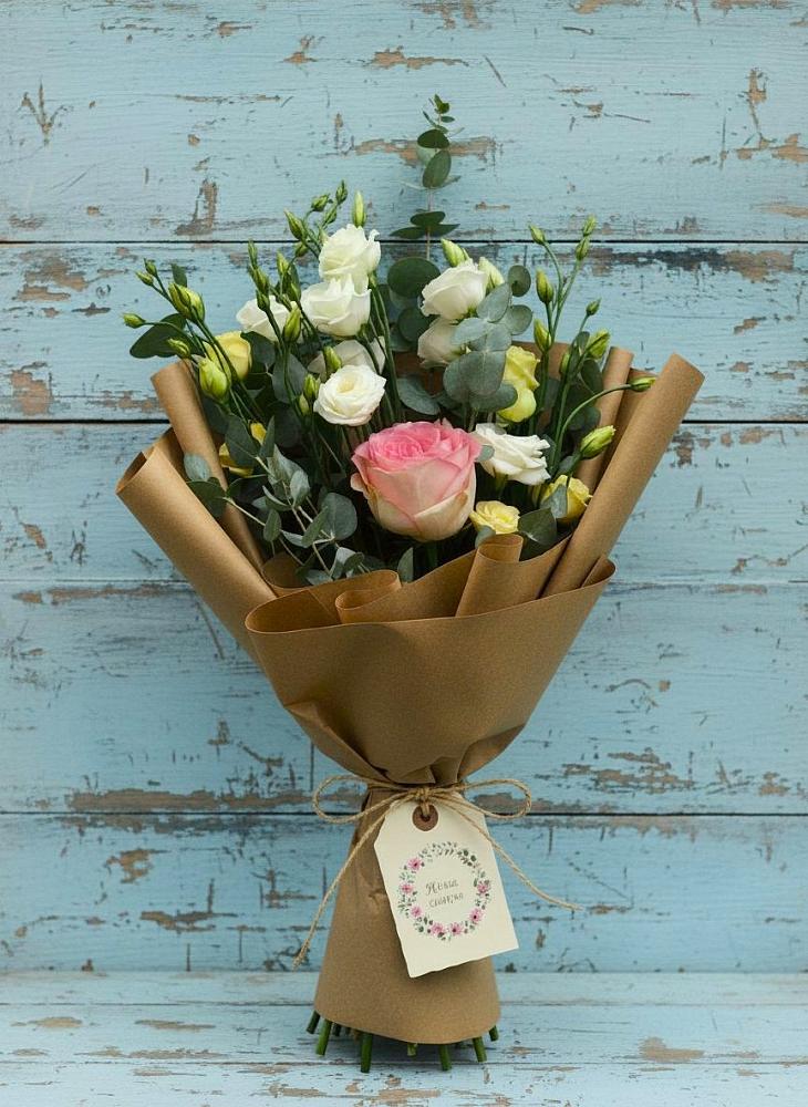 Букет цветов из: Розы и Лизиантусы в Нижней Туре