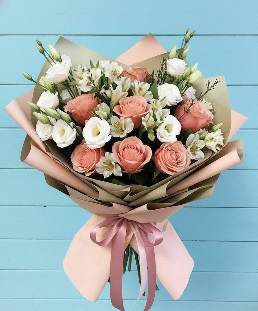 Букет цветов из: Розы, Альстромерии и Лизиантусы в Нижней Туре