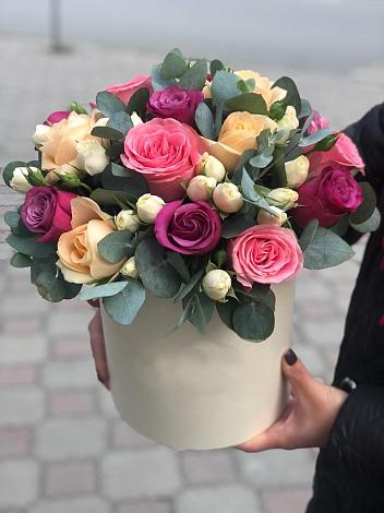 Цветочная композиция из Розы в шляпной коробке в Нижней Туре