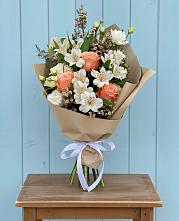 Букет цветов из:  Альстромерии, Лизиантусы, Розы и Хризантемы #REPLACE_PRED# Нижней Туре