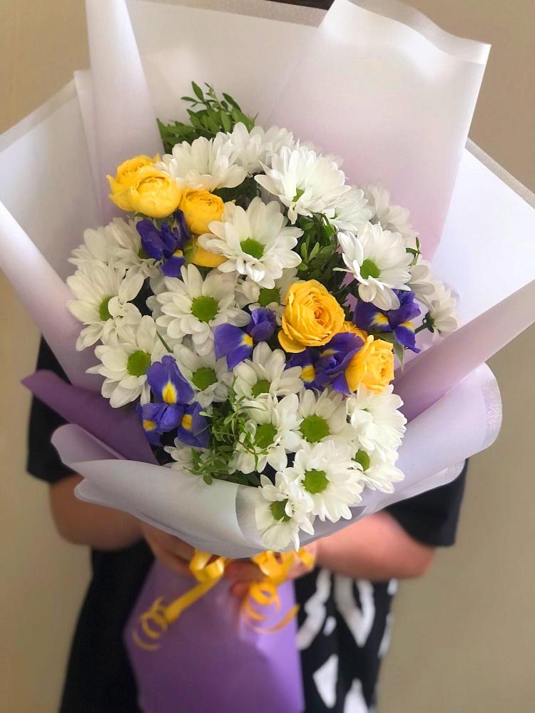 Букет цветов из: Ирисы, Хризантемы и Розы в Нижней Туре