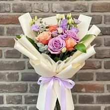 Букет цветов из:  Лизиантусы и Розы #REPLACE_PRED# Нижней Туре