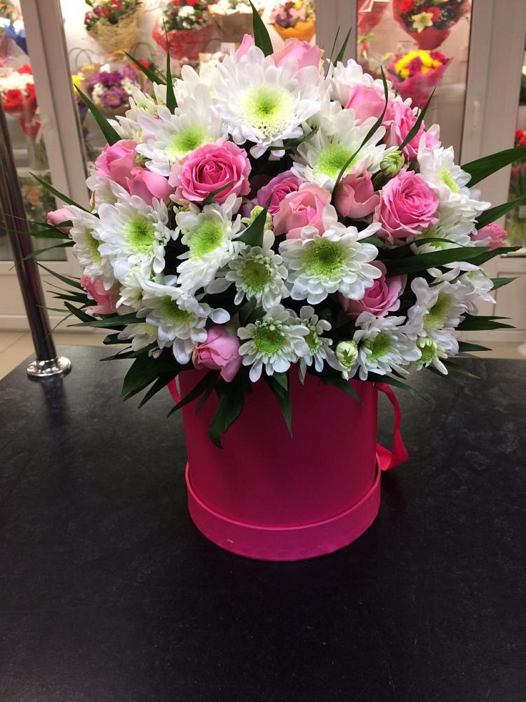 Цветочная композиция из Розы и Хризантемы в шляпной коробке в Нижней Туре