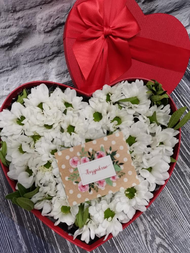 Цветочная композиция из Хризантемы в виде сердца в Нижней Туре