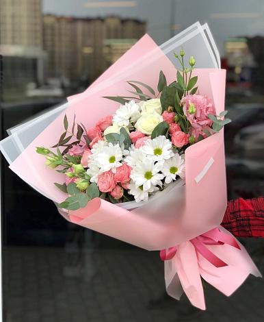 Букет цветов из: Розы, Лизиантусы и Хризантемы в Нижней Туре