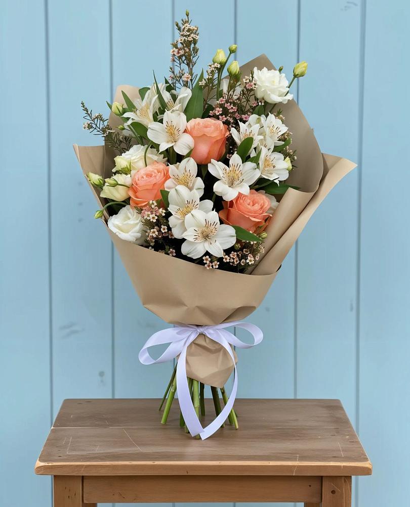 Букет цветов из: Альстромерии, Лизиантусы, Розы и Хризантемы в Нижней Туре