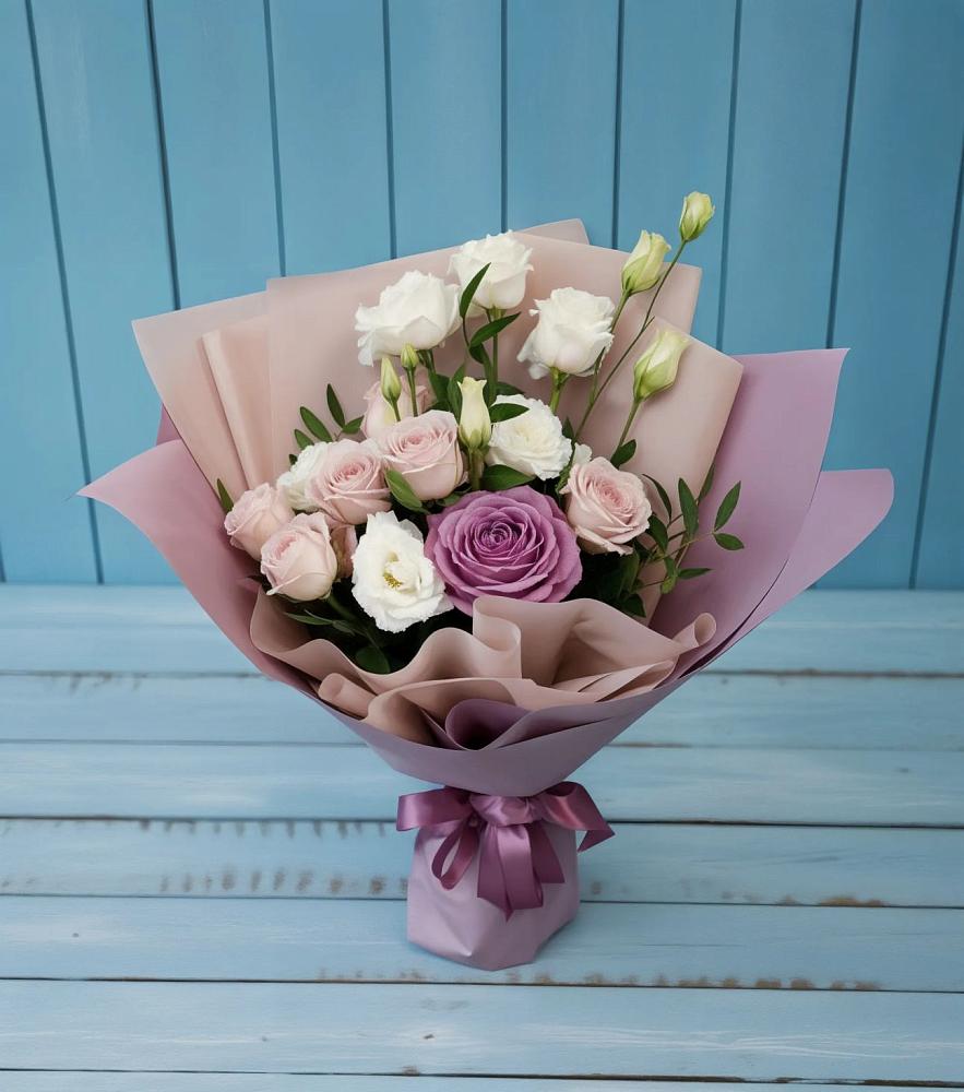 Букет цветов из: Розы и Лизиантусы в Нижней Туре